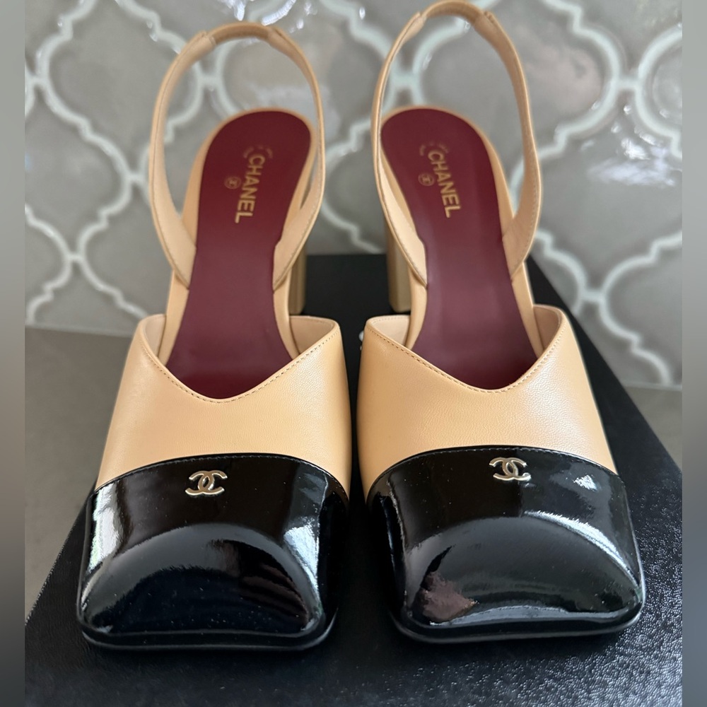 BNWT Chanel 26S Lambskin & Patent Calfskin Beige/Black Slingback Shoes Size 39 - Picture 2 of 11